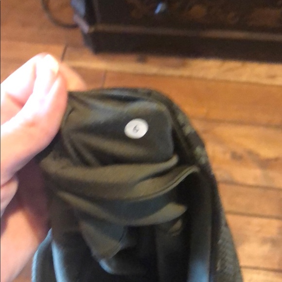 Lululemon Wonder Under Crop III - Picture 3 of 3